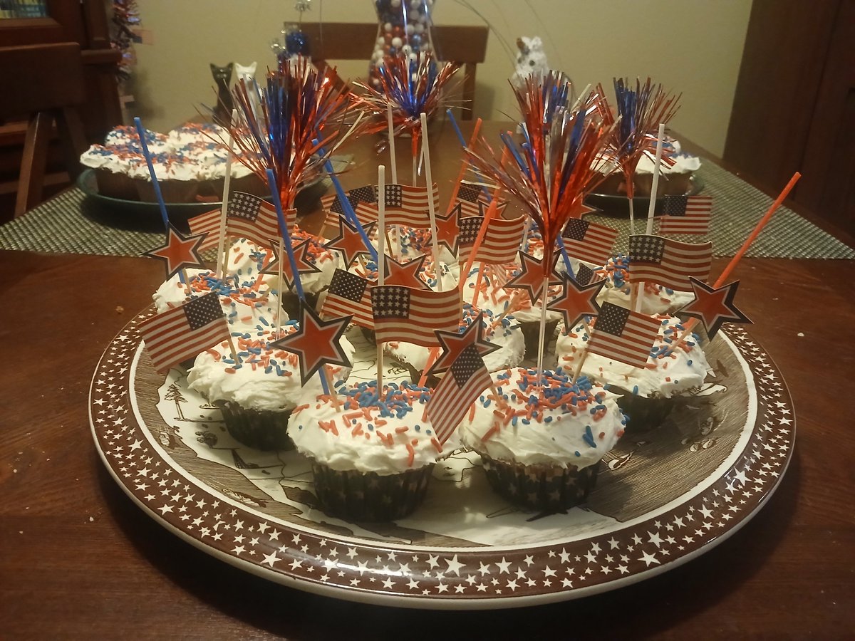 JenniferParke12's tweet photo. @Rosie_Gamgee_ Patriotic dishes! The platter with the cupcakes has an outline of the continental US on it. I've also included a picture of my savory flag dip for fun. https://t.co/NmQpbmHf9x