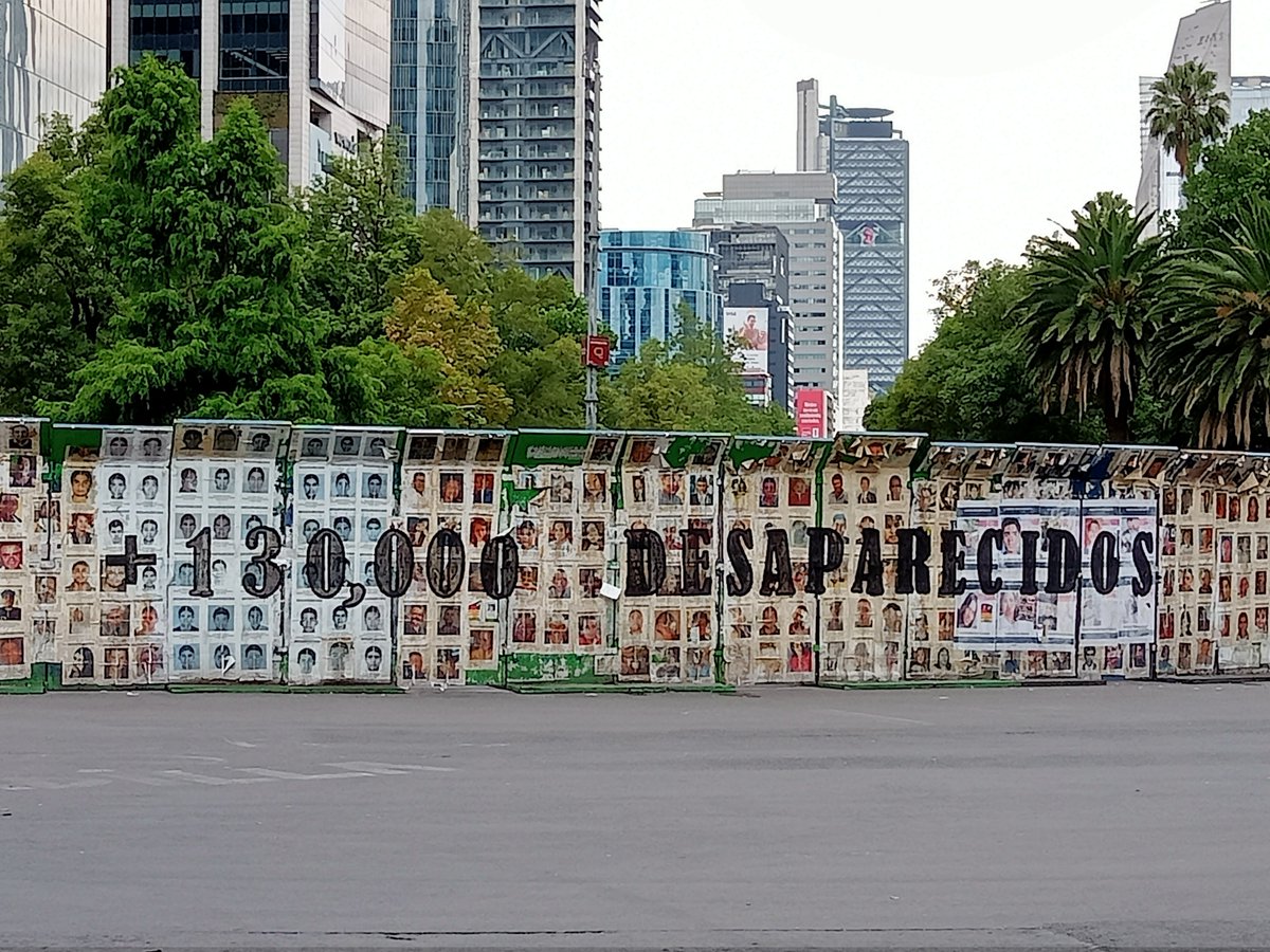 meitor's tweet photo. Gracias al liderazgo y visión de estado de la presidente @Claudiashein, quién en comunión con la #CNTE, nos han regalado, hoy viernes 12 de junio, un Paseo de la Reforma libre, despejado y peatonal.
Hay que reconocer cuando algo se hace bien. https://t.co/OPiFQNP4JJ