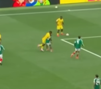 lyberant's tweet photo. La segunda roja en cambio, es una obstrucción sin pelota , es falta del mexicano como primera medida. Y después el teatro neymarístico, descarado, dígno de un mexicano, que de teatro mucho, de fútbol poquito. https://t.co/spjMQF0cA9