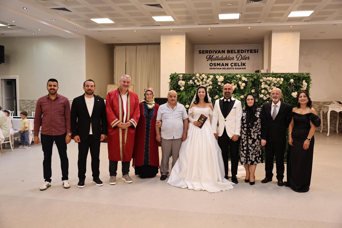 akpartiserdivan's tweet photo. Açar ve Demirel ailelerinin kıymetli evlatları Gülfem ve Utku çiftinin nikâh akitleri, Belediye Başkanımız Sn. Osman Çelik tarafından kıyıldı.

İlçe Başkanımız Sn. Yusuf Haldızoğlu’nun şahitliğinde gerçekleştirilen bu anlamlı günde genç çiftimizin mutluluğuna ortak olduk. https://t.co/N48vmpNnqT