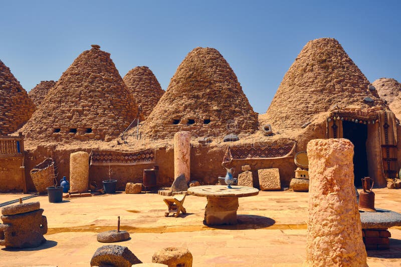 menavisualss's tweet photo. 🛖 Today, at the slightest hint of heat, we immediately turn on the air conditioner, but people in the Middle East solved this problem thousands of years ago without harming nature. 

🇸🇾 These "beehive" houses, built from a mixture of mud, straw, and stone, have been keeping people cool in Syria since around 3700 BCE.