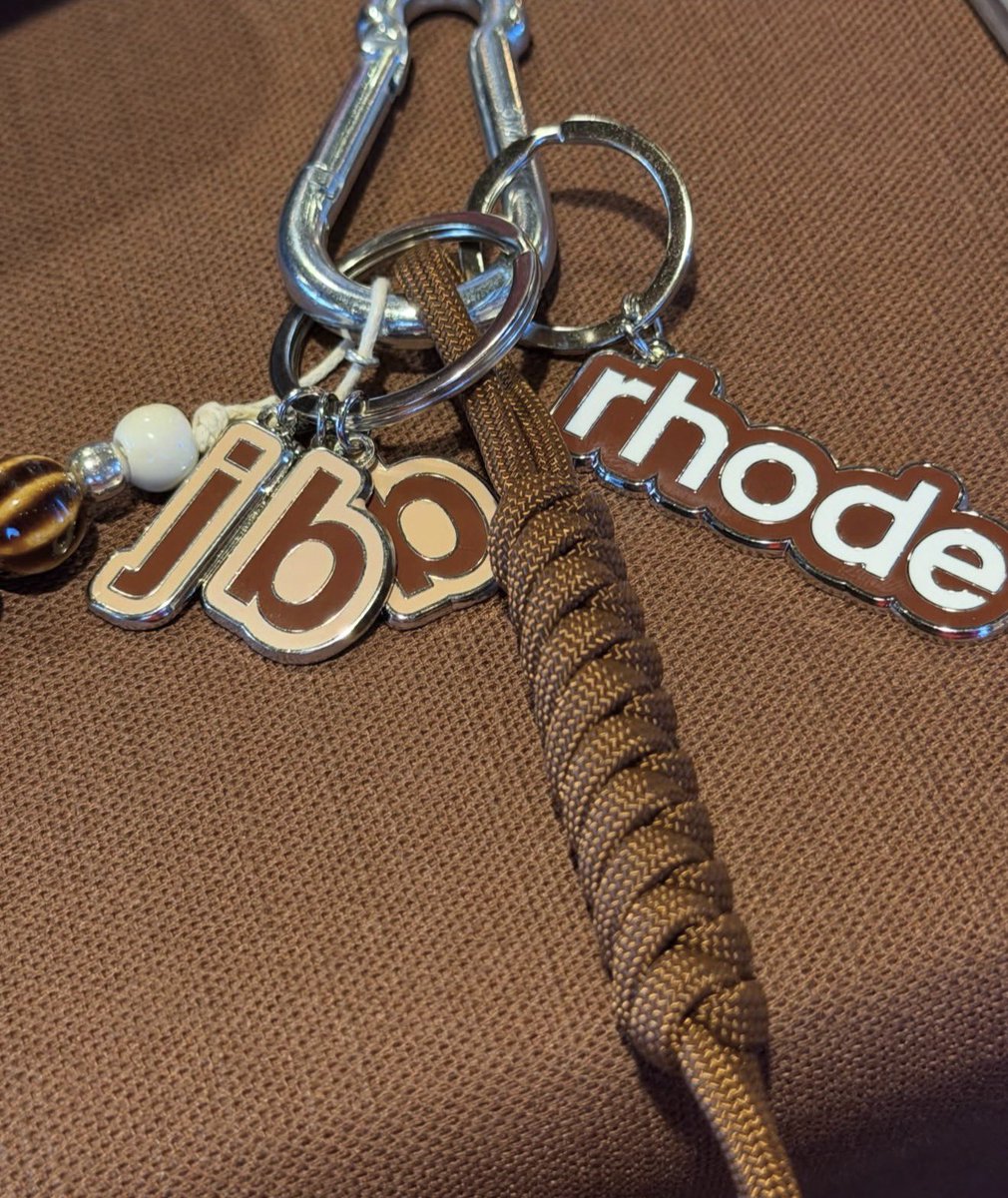beaniscutie's tweet photo. hailey made a key chain for baby jack 
JBB 😭😭 https://t.co/57lKORNvZS
