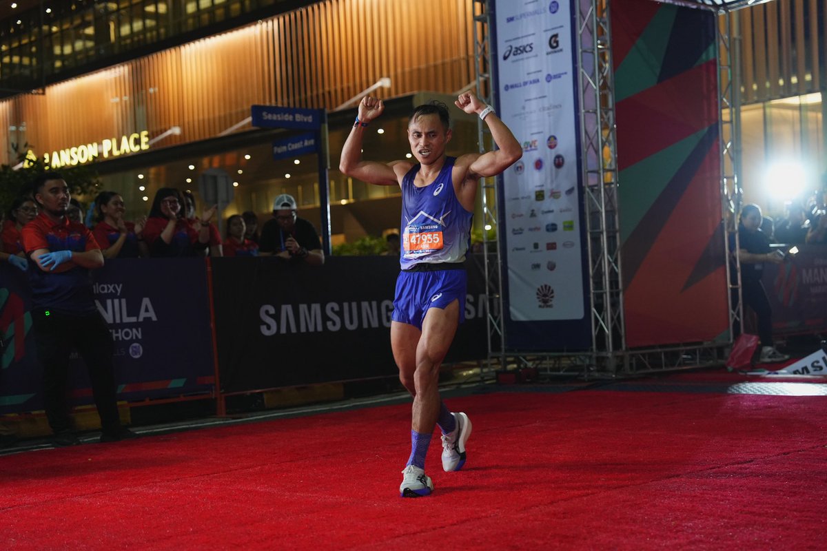 smsupermalls's tweet photo. Congratulations to our Top 3 finishers of the Galaxy Manila Marathon 2026!
1. Arlan Arbois
2. Eduardo Flores
3. Edsel Moral
What a way to lead the pack and set the tone for the rest of the race. 🏃✨
#SMActiveHub #GalaToTheMax
#GalaxyManilaMarathon #Runrio https://t.co/QWtIg8K9Wc