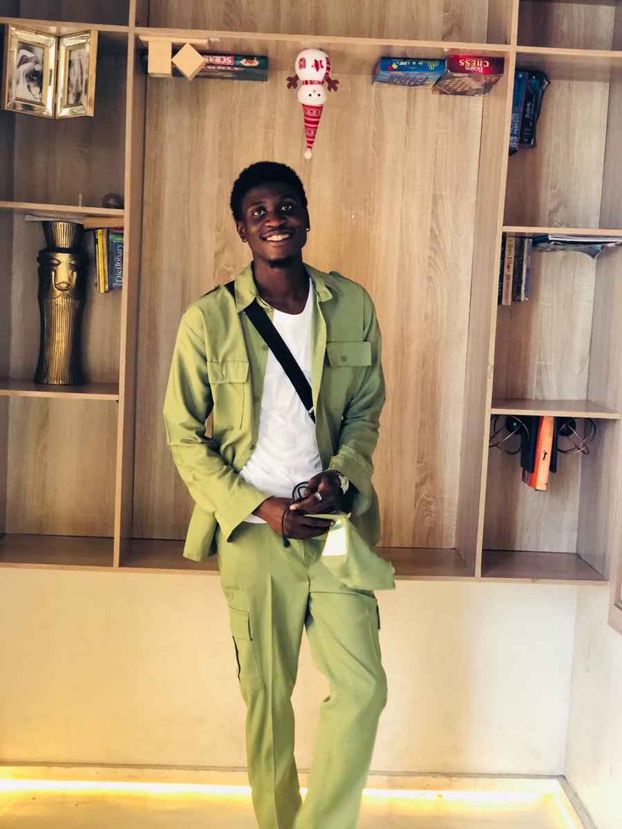 Dah_slimbowy's tweet photo. I'm corper seun,and you? https://t.co/MrLotUlo7G