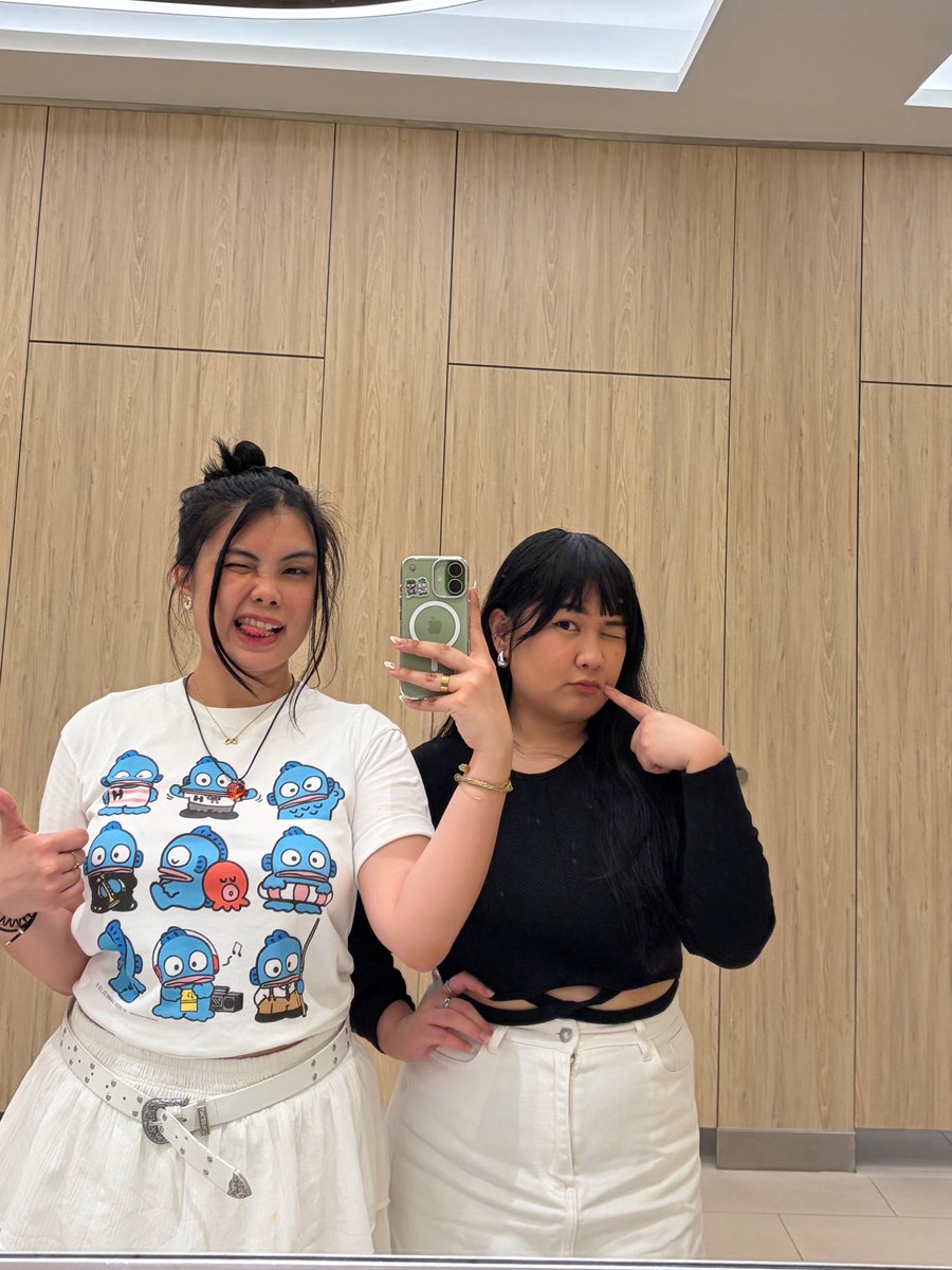 jaychangbb's tweet photo. reunited with my pinky pie @mattjayist 🍡💗 https://t.co/997cqXO37p