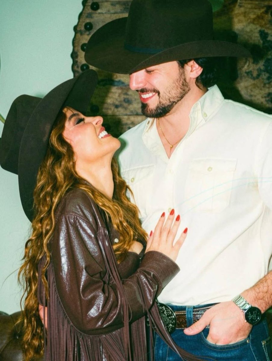 minhasmeninasMM's tweet photo. Feliz dia dos namorados 😍😍 https://t.co/RYl6fzPL1p