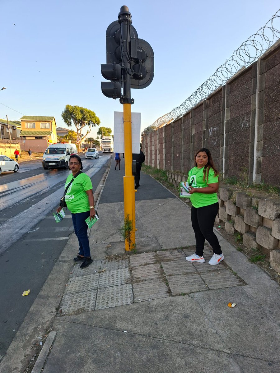 ActionSA_KZN's tweet photo. Ward 52 showed up and hit the ground running! 🙌
Taking Khuphuka to the people, flyers in hand, spreading the word and energising the community!
#ActionSA #KhuphukeFridays #kwaMashu #Ward52 https://t.co/IB97JctQHx
