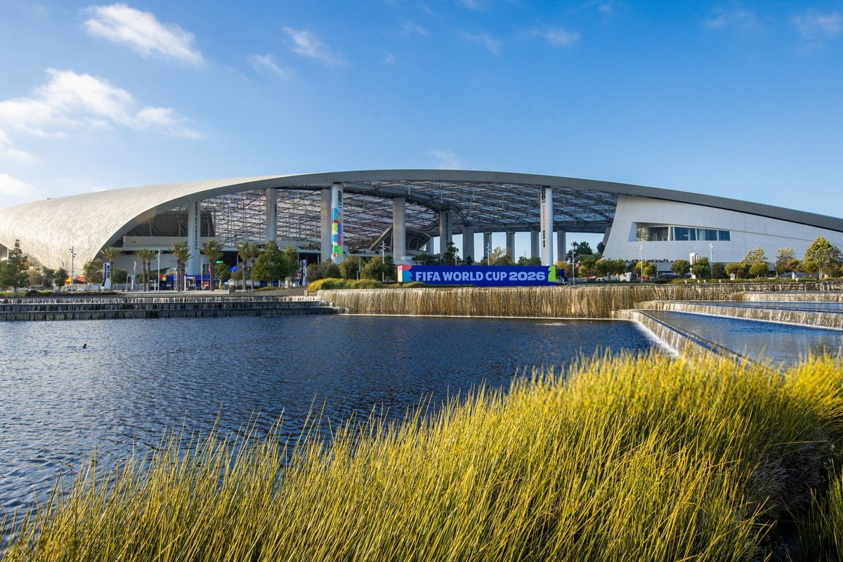 _iYasser99's tweet photo. 6 hours left to see the best Stadium in the whole world, Sofi Stadium at Los Angeles 🤩 🏟️ 

#FIFAWorldCup https://t.co/nXffAPvCWv