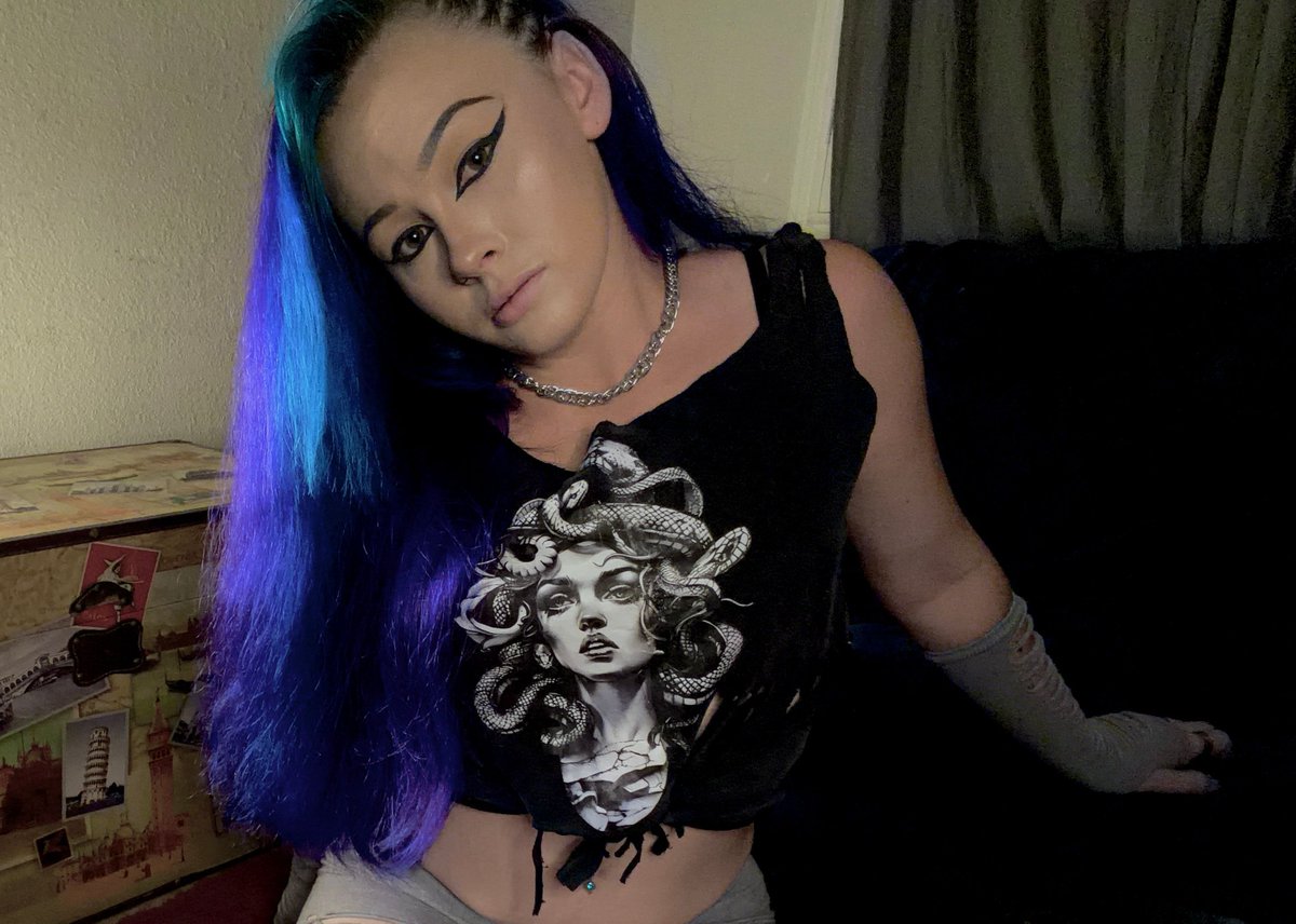 Violetmilf98's tweet photo. accidentally made eye contact with the camera and now it’s everyone’s problem https://t.co/BWGhlcOmhD