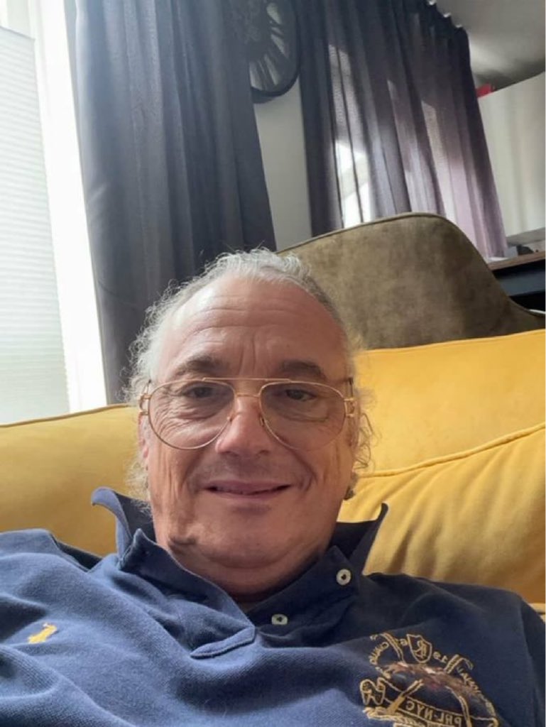 dcoolwaters's tweet photo. FaceTime anyone? https://t.co/uFvosBUHY5