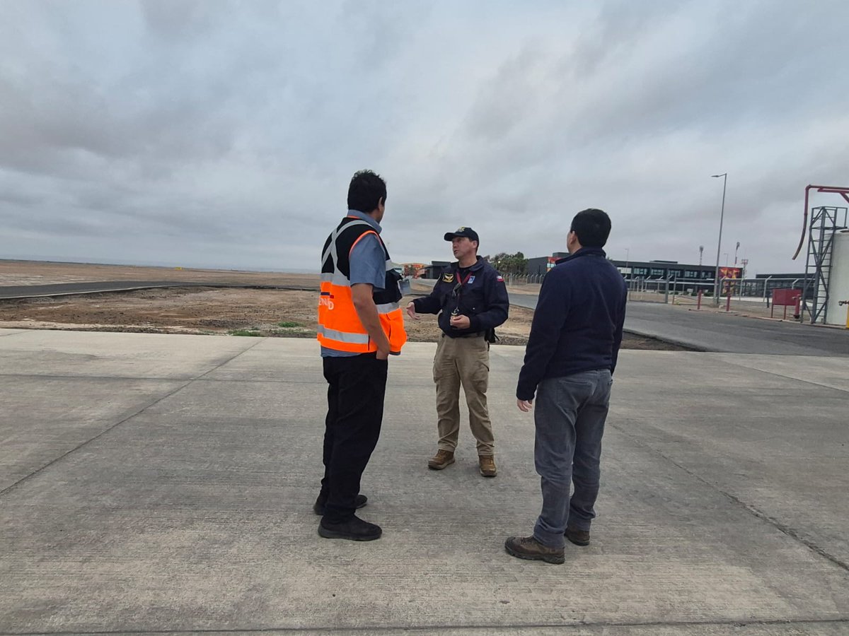 SenapredArica's tweet photo. Nos reunimos con @DGACChile con el objetivo de reforzar las coordinaciones y analizar brechas en las acciones de respuesta, integrando medidas que permitan mejorar las capacidades ante eventuales emergencias aeronáuticas. #SenapredArica https://t.co/OBjFNKXMIC