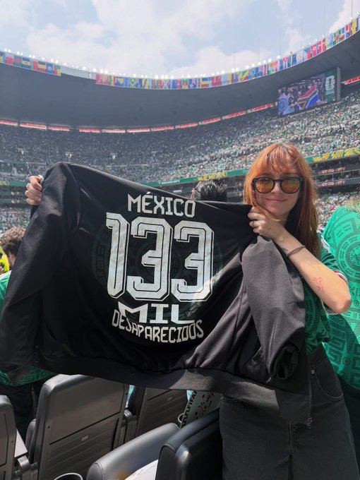 MaxGB_9's tweet photo. ¿Y no era mejor que te salieras a marchar con las madres buscadores @ReginaBlandon? Cómo siempre, sólo te gusta hacerle a la mamada, pinche falta de atención. https://t.co/YMPC370XUF