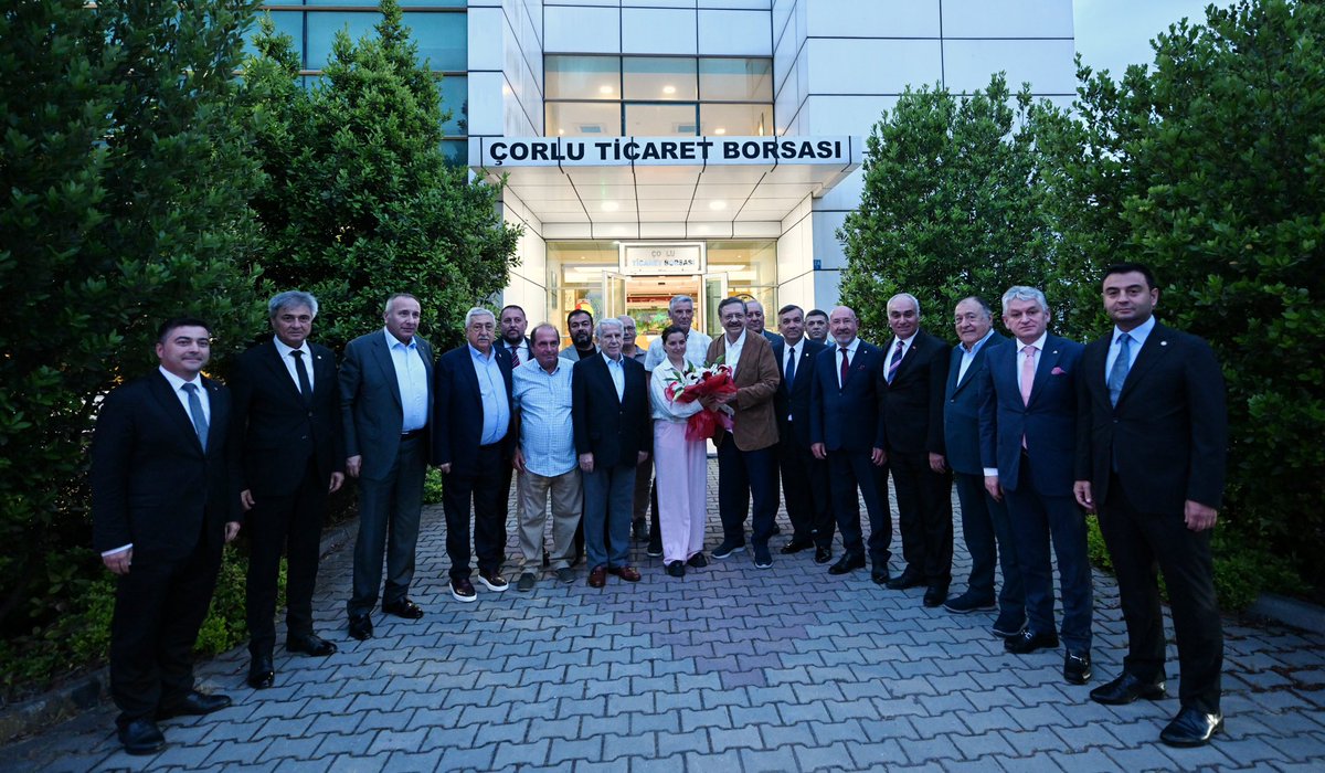 RHisarciklioglu's tweet photo. Çorlu Ticaret Borsası Yönetim Kurulu Başkanlığına seçilen Mehmetali Yavuz’a hayırlı olsun ziyaretinde bulunduk. Yeni görevinde başarılar dilerim. https://t.co/XxcOQQHBav