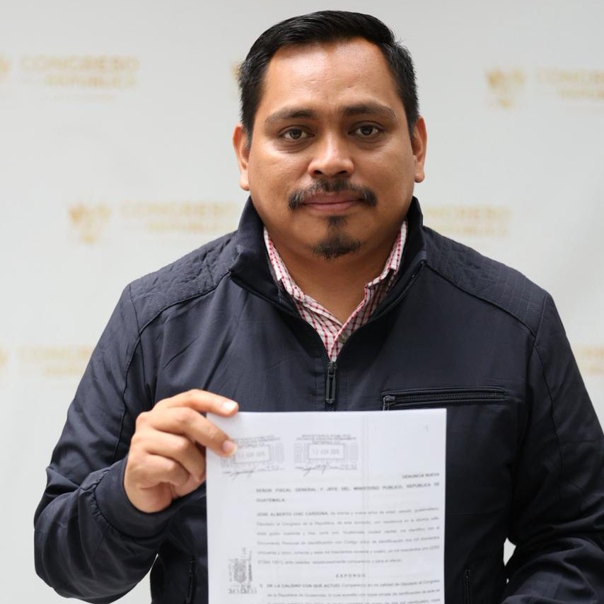 CongresoGuate's tweet photo. El diputado José Chic @Josechic86 -VOS-, en conferencia de prensa dio a conocer que presentó una nueva denuncia en contra de Rafael Curruchiche, extitular de la -FECI-, por el presunto incumplimiento de deberes por casos de corrupción que no fueron investigados ya que desde hace cinco años se promovió una denuncia por aspectos relacionados con las vacunas Sputnik.
