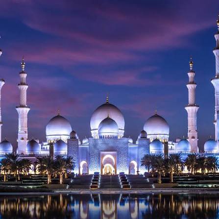 Hamad_AL_Jabri's tweet photo. 🇦🇪 تخيب مساعي المعتدين… وتبقى الإمارات آمنة شامخة.

استهداف رمز حضاري وديني بحجم #جامع_الشيخ_زايد_الكبير يكشف إفلاسًا أخلاقيًا، لكن يقظة وكفاءة دفاعاتنا الجوية كانت بالمرصاد وأفشلت كل تهديد.

رسالتنا واضحة:
الإمارات وطن سلام، لكنها أيضًا وطن قوي يحمي أرضه وسماءه وشعبه بكل اقتدار.

حفظ الله الإمارات قيادةً وشعبًا، وأدام عليها الأمن والاستقرار. ❤️🇦🇪

#الإمارات
