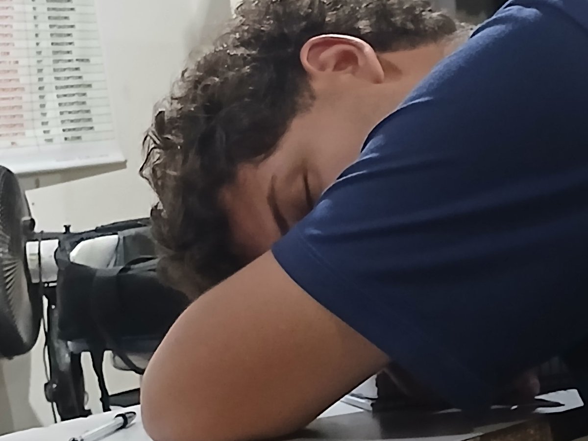 srtamacaca's tweet photo. @pitstopbrown Vai estudar, menino https://t.co/isubwE1Nv9