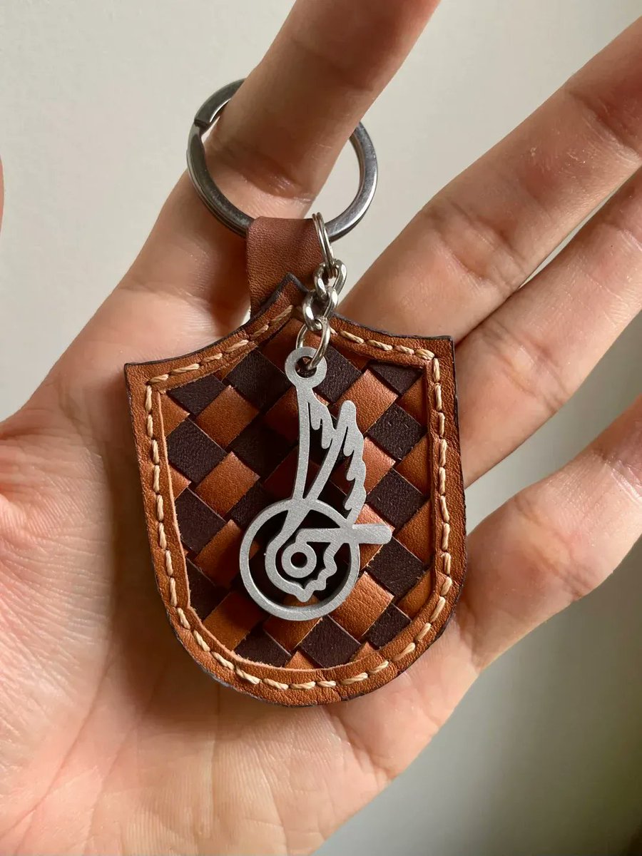 AnaSaranghe's tweet photo. Just finished this cute fabric scrap keychain DIY using old clothes! Reuse + quick craft = win-win https://t.co/OzhzFyBay2