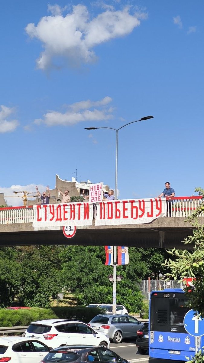 ZborUsceGazela's tweet photo. i danas su nam vozači poručili da je poruka jasna ⛽️🔥
svi za #NoviSad 20.06. 🫂❤️ jer #studentipobeđuju 🫠🥰 https://t.co/C86aBIMWcz