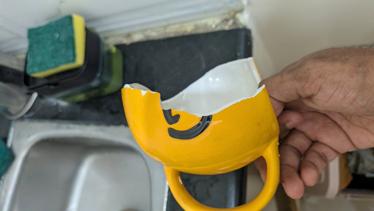 VarunVjn's tweet photo. Disgusted with @DTDCIndia  Consignment D3504809203 arrived a week late, clearly tampered with &amp; vandalized. 10 sunglasses STOLEN, mugs shattered, &amp; pepper powder intentionally dumped inside. Absolute goon behavior. I need answers! @jagograhakjago  @consaff https://t.co/iNuuN0UOAP