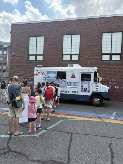 wwrsd's tweet photo. Come and cool off or heat up at our End of the Year Party at Berkeley School!  
Thank you Berkeley PSO for planning this annual event to celebrate our school year. https://t.co/4CzQjIaF7t