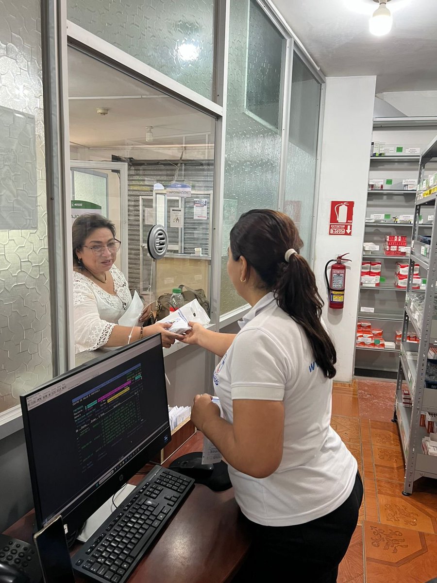 IESSElOro's tweet photo. #IESSteInforma | 💊 ¡El abastecimiento oportuno de medicamentos es clave para una atención de calidad! 

El Centro de Salud B Portovelo mantiene un 90% de abastecimiento, garantizando que afiliados y jubilados accedan a sus tratamientos de forma continua y segura. 🏥 https://t.co/MjBXSrj9nw