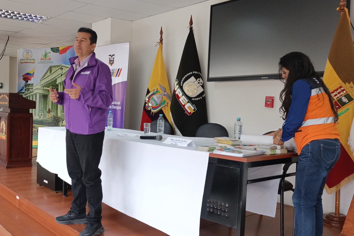 Riesgos_Ec's tweet photo. 📍 #Carchi

Socializamos los lineamientos estratégicos ante el posible Evento El Niño 2026–2027 con jefes y tenientes políticos de la provincia, fortaleciendo la coordinación territorial y las acciones de prevención y preparación.

Trabajamos juntos por comunidades más seguras y resilientes.

#GobiernoDelEcuador