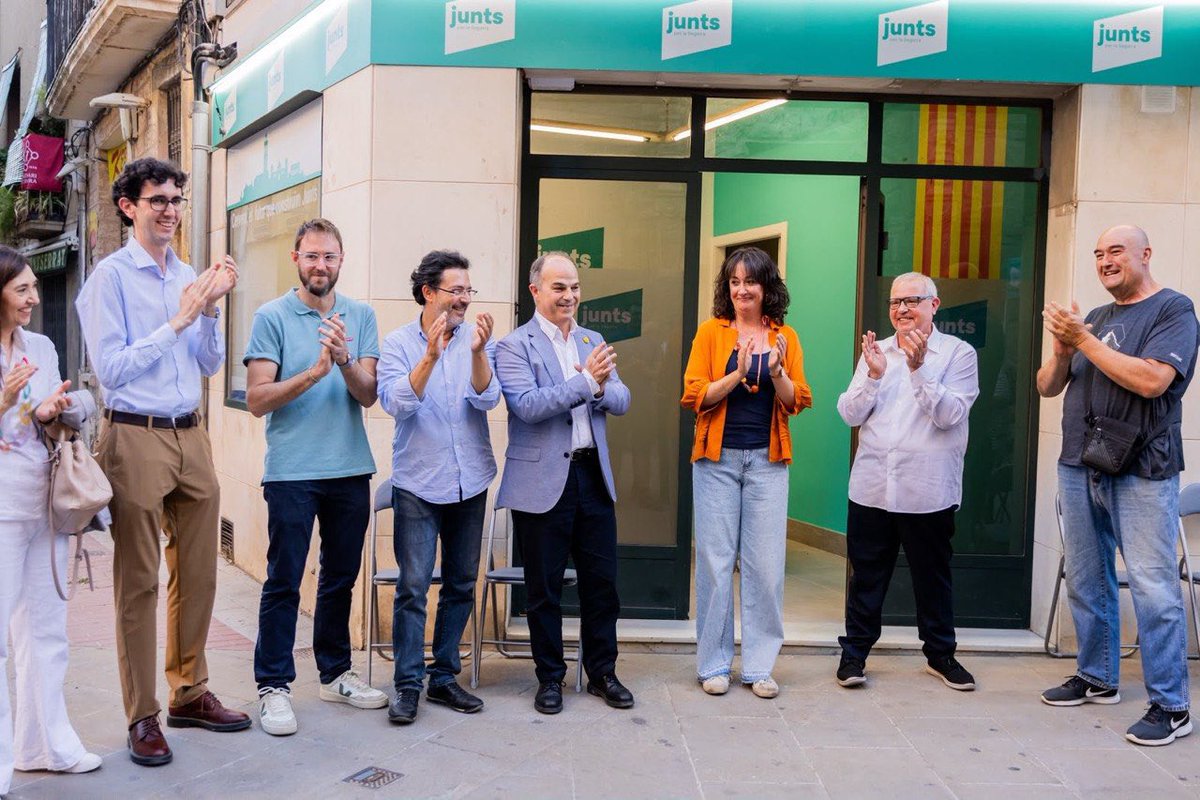 JuntsXCat's tweet photo. Inauguració del nou local de Junts a Cervera. 

Hi han assistit el secretari general @jorditurull, el president del Consell Comarcal de la Segarra @ramonaugegene; la presidenta de la vegueria @feliu_anna; el diputat @IsidreGavin, i militants. 

El futur que construïm Junts! https://t.co/YefDRw38T8