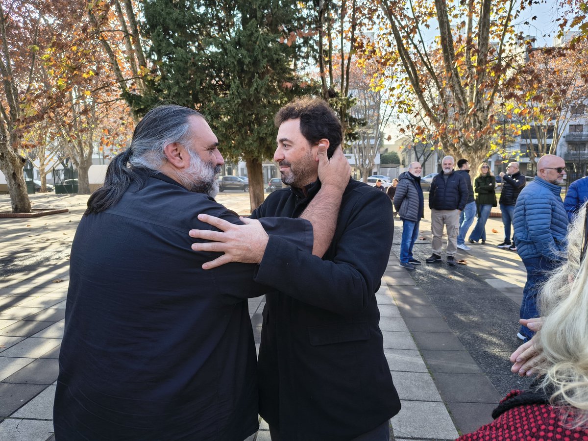 RobiBaradel's tweet photo. @MariaReigada1 Gracias Duilio Ferro, Rodolfo Carrizo y Andrea Proia por la organización y a @NanoCaraOK Leo Fossati y los cros/as presentes. Y un reconocimiento especial a @Julio_Alak por su compromiso con la memoria histórica, las banderas del peronismo, los excombatientes y el @cecimlaplata https://t.co/tVqG6t3gMt