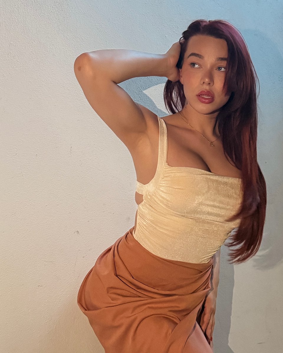 Emma Rose 🌹 tweet media