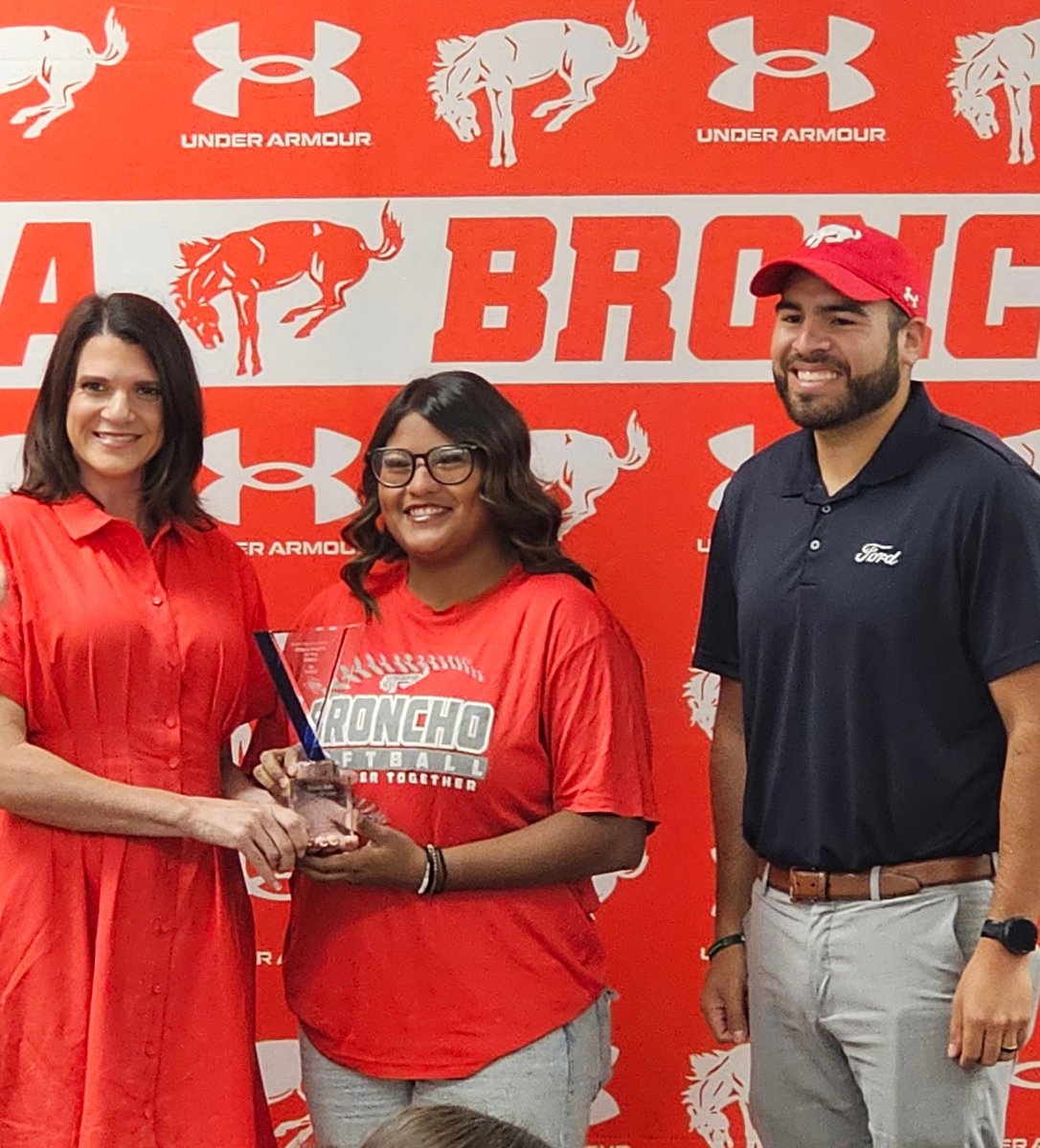 EHartman_OHS_HC's tweet photo. Congratulations to Tatiana Deliz to being named Ford Player of the Month!! Great honor for her and our Lady Broncho softball team!! @BigRedBronchos @LadyBronchoSB @ECISDAthletics https://t.co/uHbgOcTiiD