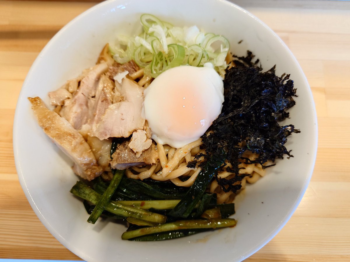 YMK_RAMEN_CURRY's tweet photo. ヤマロク古川店【2026年21杯目】
冷やし五目まぜそば200
この味は正に『冷やし』で美味い👍
バラ肉は冷凍して家宝にします⚠️ https://t.co/p5v37gY3gO