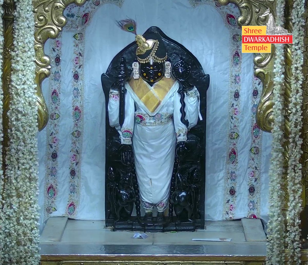 DwarkaOfficial's tweet photo. राजाधिराज द्वारकाधीश जी के मङ्गला आरती दर्शन 🙏🏻
श्री द्वारकाधीश मंदिर द्वारका,गुजरात
दिनांक :- 13/06/2026 शनिवार           
                           
#dwarka #manglaaarti
#ShridwarikadhishmandirOfficial https://t.co/wMVwyQv5ZI