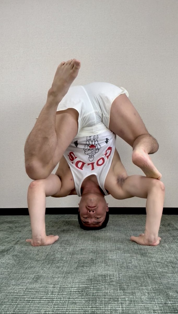 YusukeSansuke's tweet photo. 結構奇抜なポーズ😚

パーソナルストレッチやってます😚ホームページ、DMから問い合わせください😚 https://t.co/ymiz09w5R7