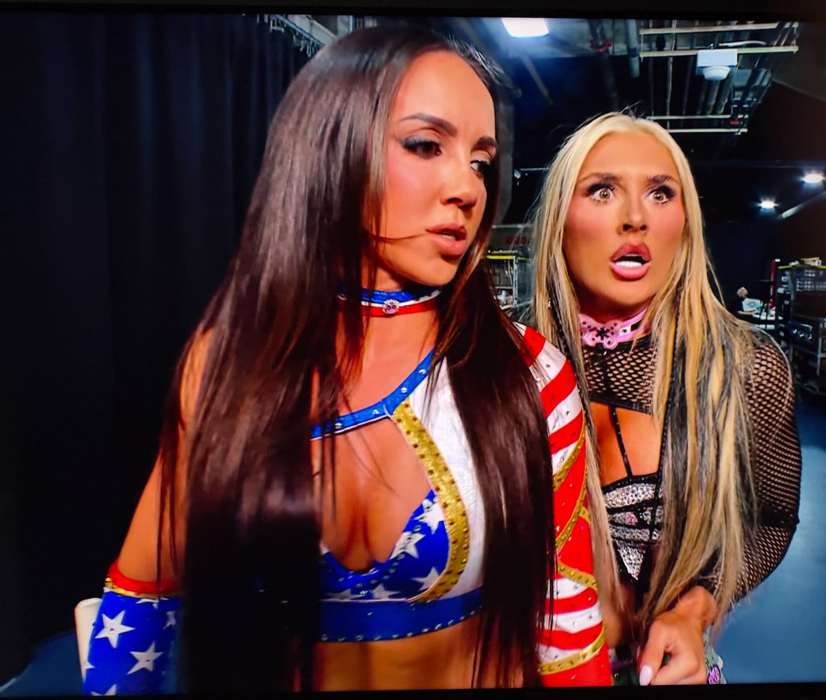 itsdad316's tweet photo. This dynamic though ❤️#smackdown https://t.co/8LmSwJZQ52