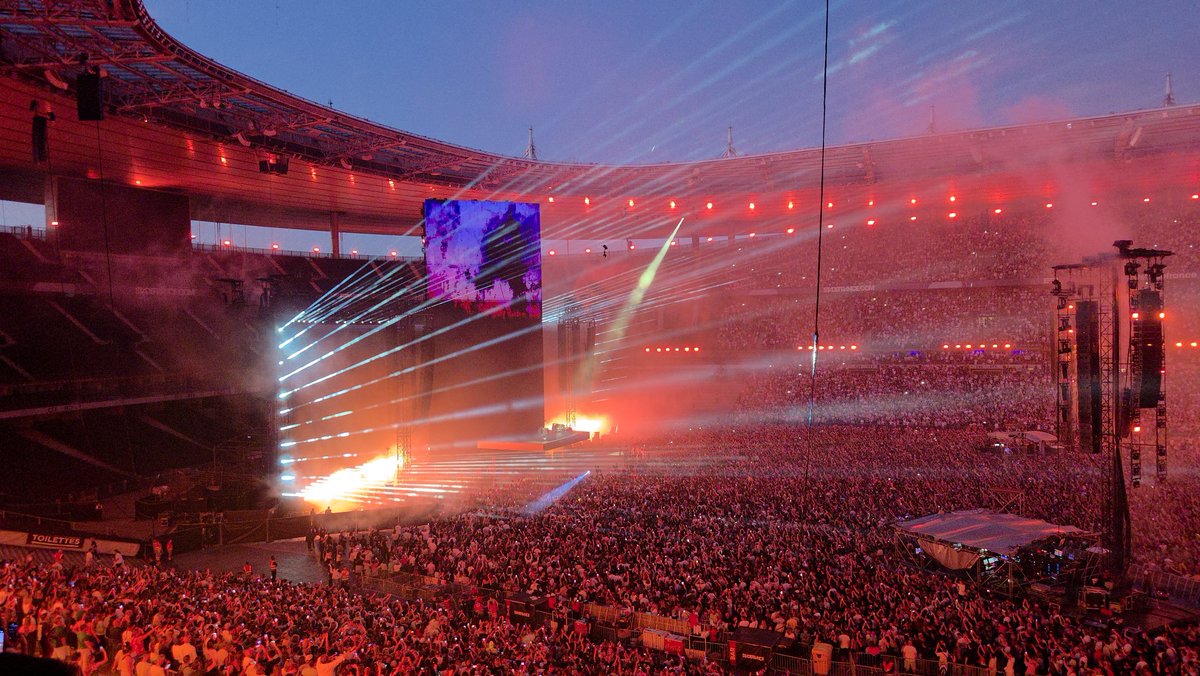 sbsr50's tweet photo. @GeorgesLangRTL On t a écouté tout le long de la route en revenant du stade de France voir David Guetta, pas même style de musique mais toujours le même plaisir https://t.co/gn3SRtuv4W