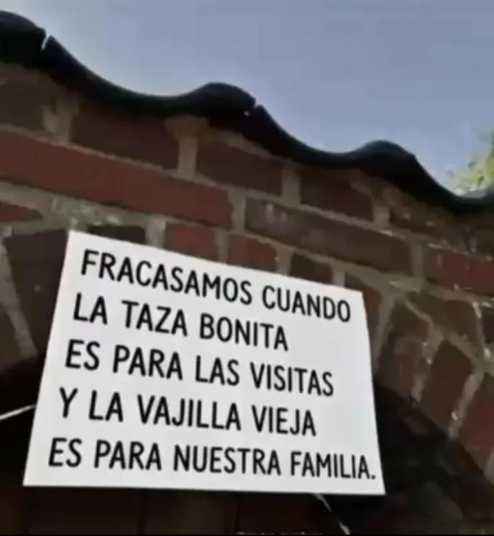 RincnCuriosoo's tweet photo. Cuando eres claridad para la calle y oscuridad para la casa. https://t.co/OGSGPJlaTq