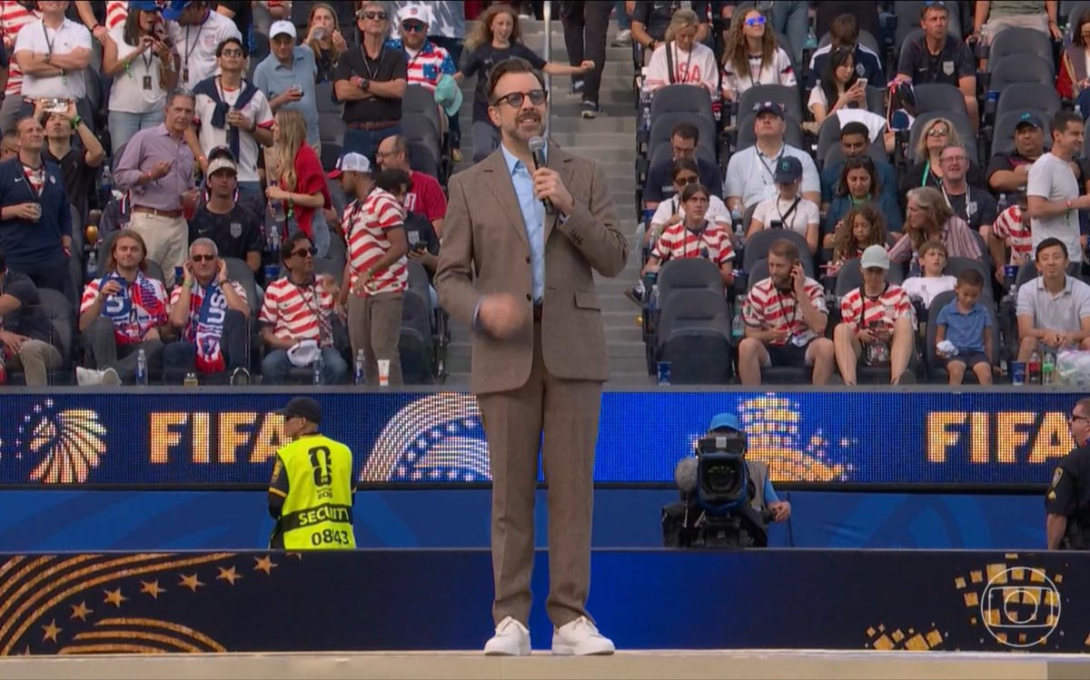 DataFutebol's tweet photo. TED LASSO NA CASA! https://t.co/t52TIye8Zp