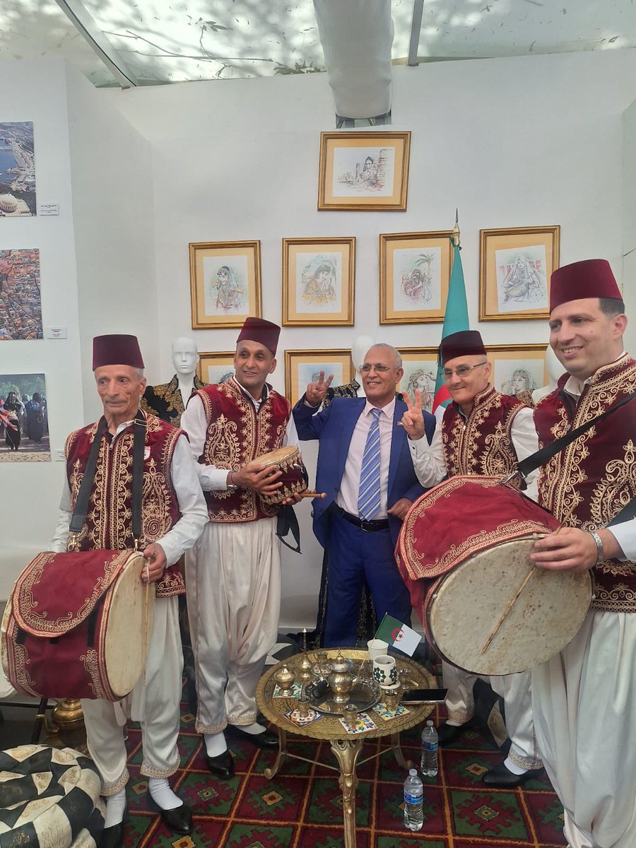OmarBulsan's tweet photo. Al inicio del mundial y la organización de los estand de algunos paises, invitados por el Embajador de Argelia, Messaoud Mehila,asistimos un grupo de Embajadores.
Felicitamos a su excelencia por la buena presentación  de la cultura , la artesanía , la música y la gastronomía . https://t.co/VTSsRhLwKQ