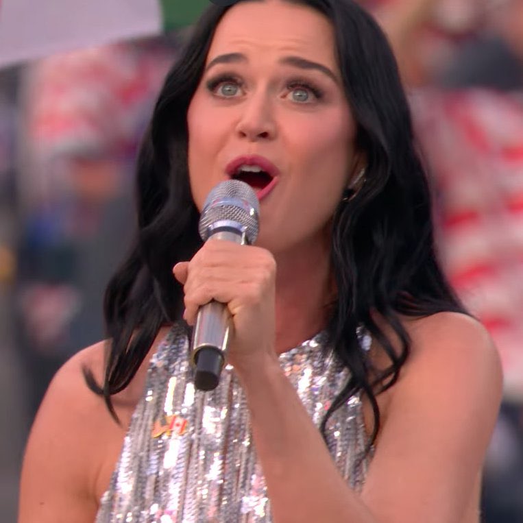 poptime's tweet photo. 🚨Katy Perry deslumbrante na abertura da Copa do Mundo 2026 em Nova York. https://t.co/hEWjIvmJn8