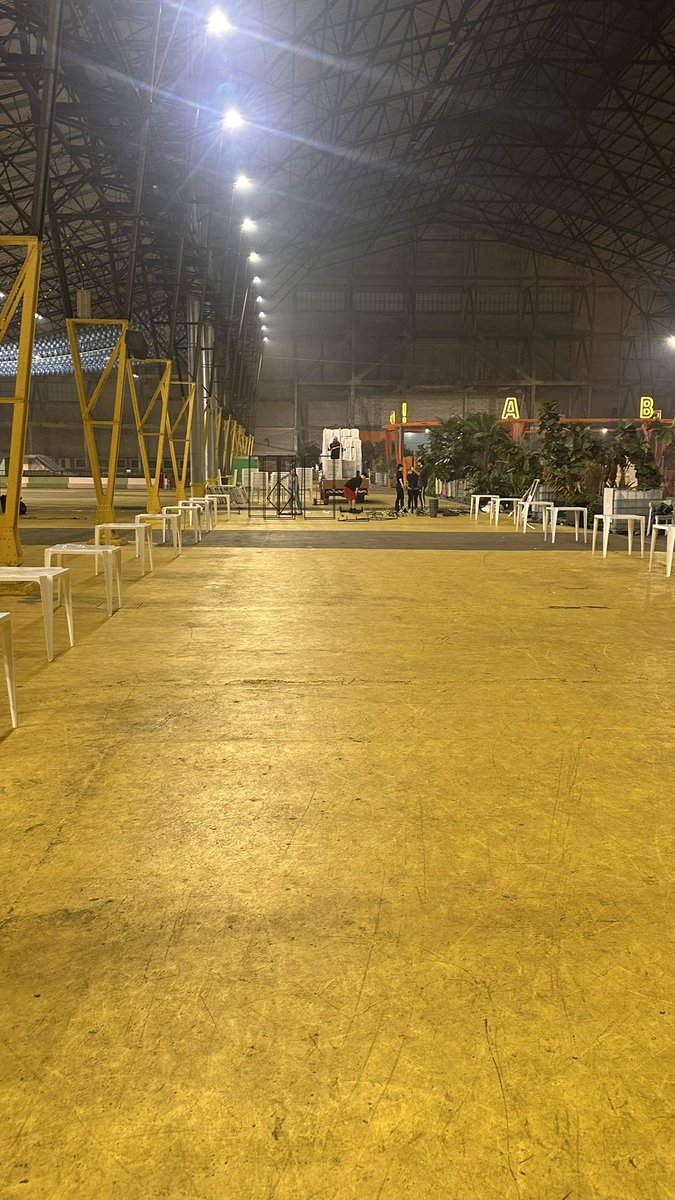 LL_Presa's tweet photo. Noche y madrugada a full . Armado de la Second Hand , armado Fan Fest y Rodaje en el rectángulo toda la madrugada. A full el E. Modelo https://t.co/mpHvkKSJGy