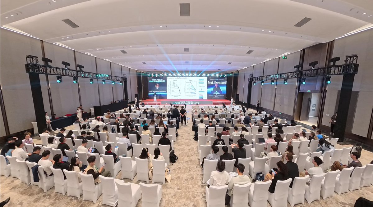 jilinNow's tweet photo. 6月12日午後、Light Conference 2026が長春東北アジア国際会議センターにて盛大に開幕しました。本大会は業界の専門家や関係者を集め、分野間の交流と協力のための専門的なプラットフォームを構築しています。
#China #Jilin #Changchun #CCIOE https://t.co/8NzhkIauTe