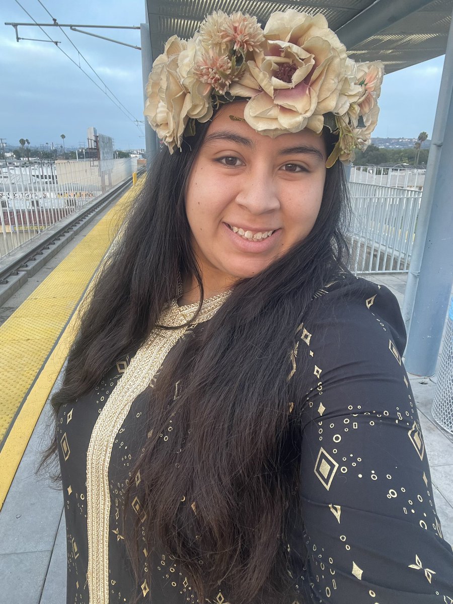 FlowerNewsQueen's tweet photo. Yesterday was my OFFICIAL last day at Salon Experience at Santa Monica College under the nail care program 🥺❤️ @abc7danny 

Final course? Eight week summer semester! Cosmo 50N which is a written prep course to help me pass for the actual Board of Barbering &amp; Cosmetology exam. https://t.co/IyTLoAXE4w