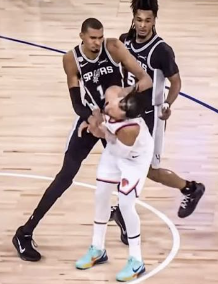 calluke1's tweet photo. @TonyBiasotti When your team is getting away with this for 4 games you can pound sand over that Castle call. https://t.co/H3dTaiK2Ka