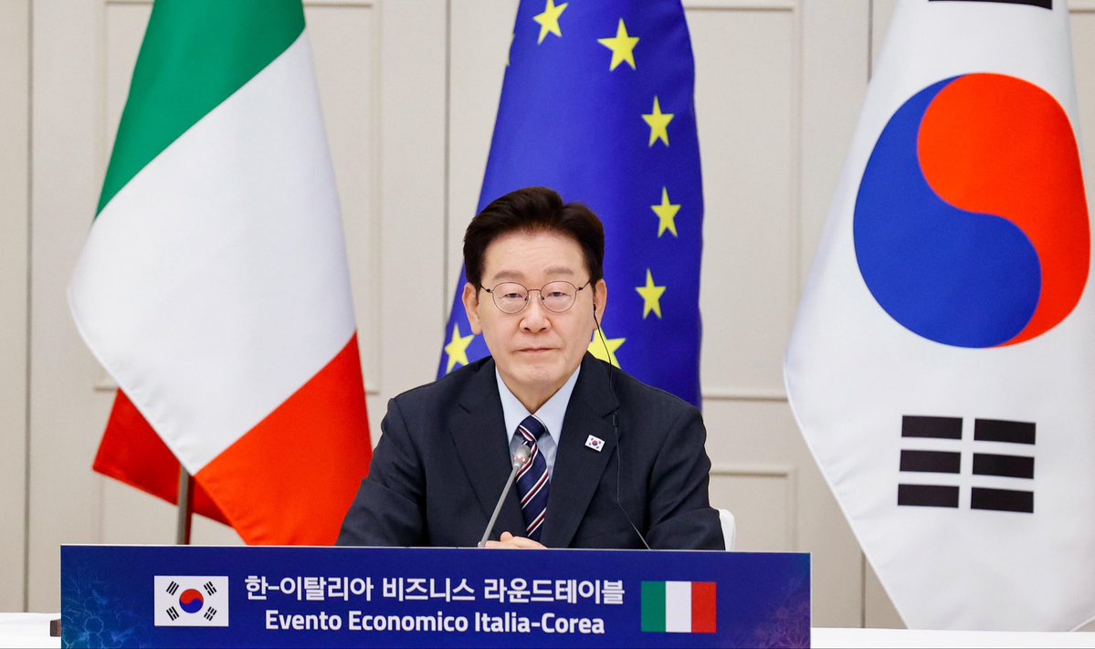 tripodimaria's tweet photo. Al Forum Economico Italia Corea, aperto dal VPdC @Antonio_Tajani e dal Presidente Lee Jae Myung. Una giornata storica per le relazioni🇮🇹🇰🇷, elevate a Partneriato Strategico Speciale,con l’adozione del Piano d’Azione 2026-2030 che rafforzerà ulteriormente la nostra collaborazione. https://t.co/E5akeQy1OJ