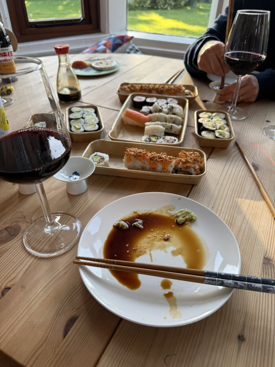 ikechan_va's tweet photo. 華金寿司ナイト🍣 https://t.co/BWletFRJ3h