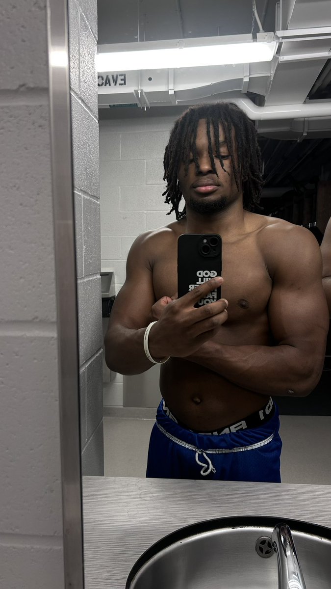 andy_KabalaJr's tweet photo. Gained over 12lbs this off-season. The grind was real! Always lock in! 5ft9 180Lbs WR/DB https://t.co/EpSTjlT65R