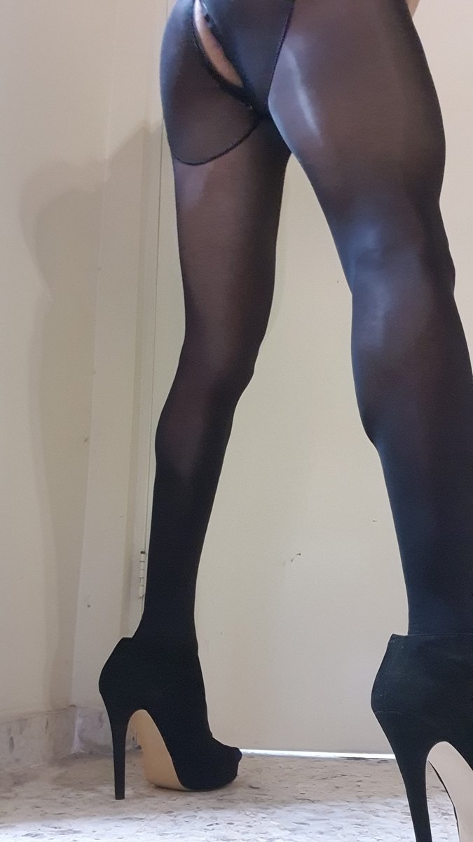 Ricarella's tweet photo. New stockings https://t.co/7p0zP9IKDe