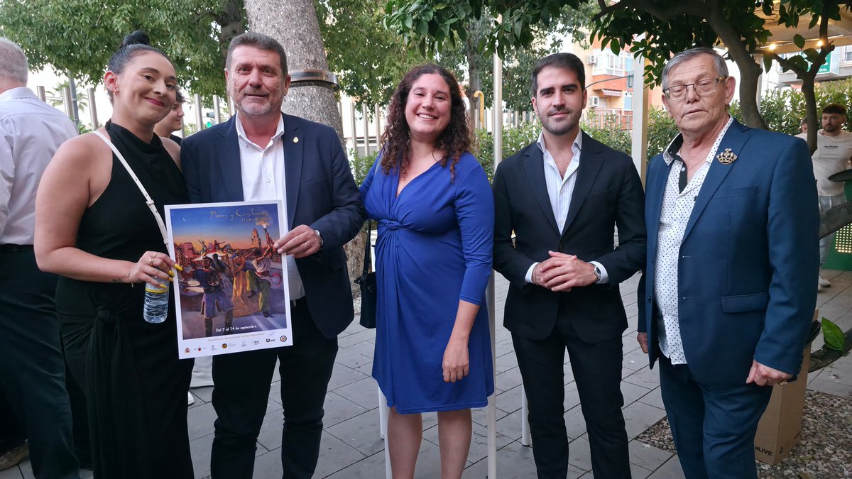 AytoMurcia's tweet photo. ☪️✝️ Esta tarde se ha llevado a cabo la presentación del cartel de las fiestas de Moros y Cristianos 2026 de Murcia, así como el anuncio de la pregonera de este año, la periodista @Enca_talavera. https://t.co/Gln5xbZlua