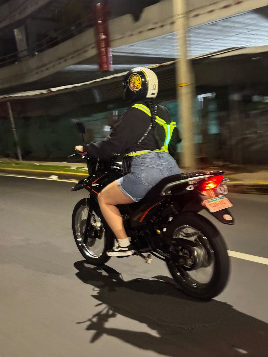 Vgb79_'s tweet photo. “Algunos quieren tener la vida que yo llevo, pero no se imaginan lo que me cuesta conseguir dinero”. @LilSupaOficial https://t.co/GqaWKb9GaG