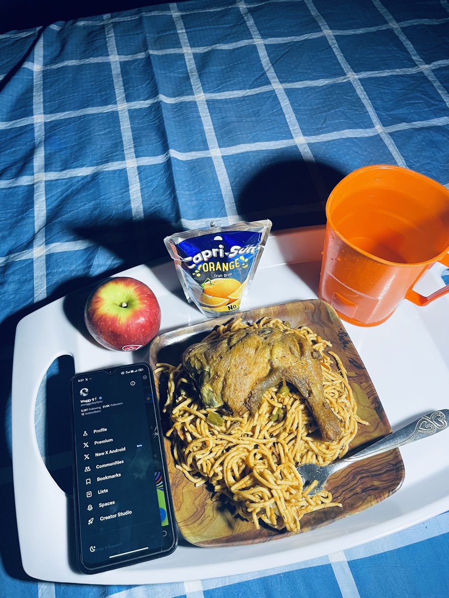 waggydey4you's tweet photo. Dinner time 🌚🤭 https://t.co/0romDOIjmn